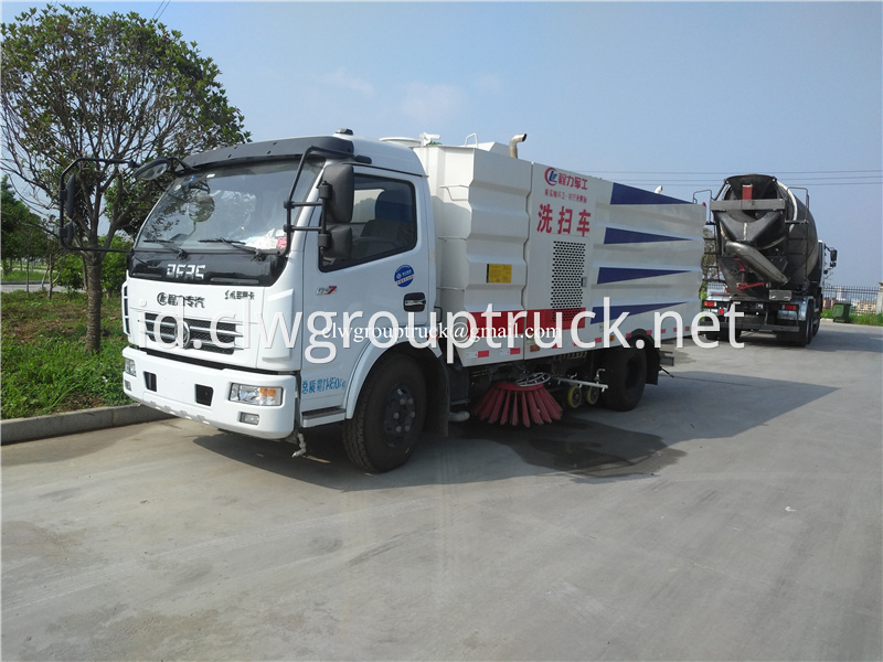 Road Sweeper Truck 3